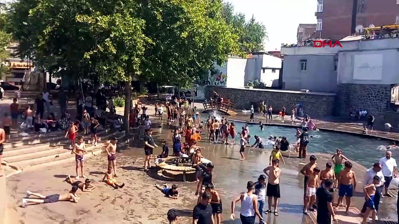 Diyarbakır'da Havuza Atlayan 2 Çocuk Havada Kafa Kafaya Çarpışınca Yaralandı