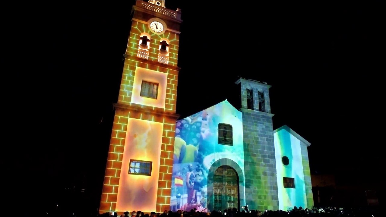 Noche 'mágica' en Tejina: la iglesia se ilumina para dar comienzo a sus fiestas