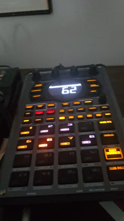 ROLAND  Sp404 Mk2  Distortion  Soundscape  using DJ Looper  MFX