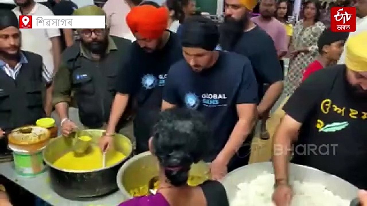 শিৱসাগৰৰ বানাক্ৰান্তৰ কাষত বলিউডৰ অভিনেতা ৰণদ্বীপ হুদা; নিজহাতে পৰিবেশন কৰিলে খাদ্য