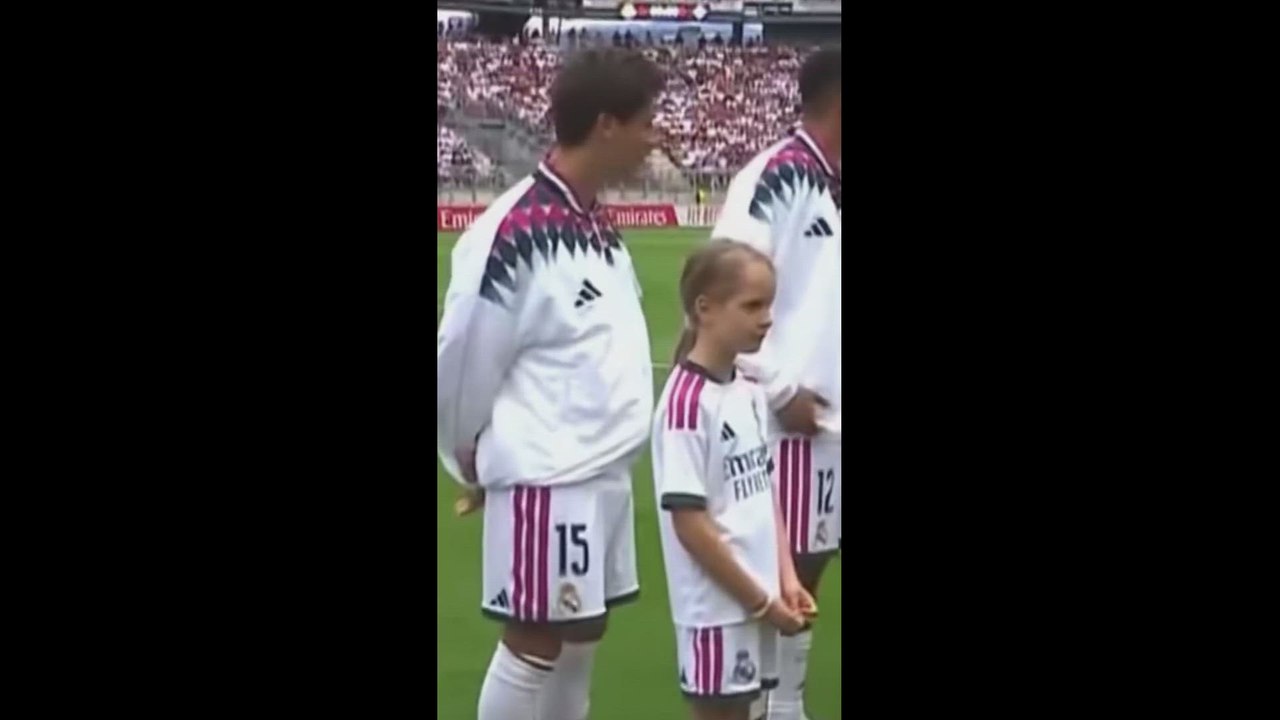 Arda Güler hace feliz a una pequeña aficionada del Madrid