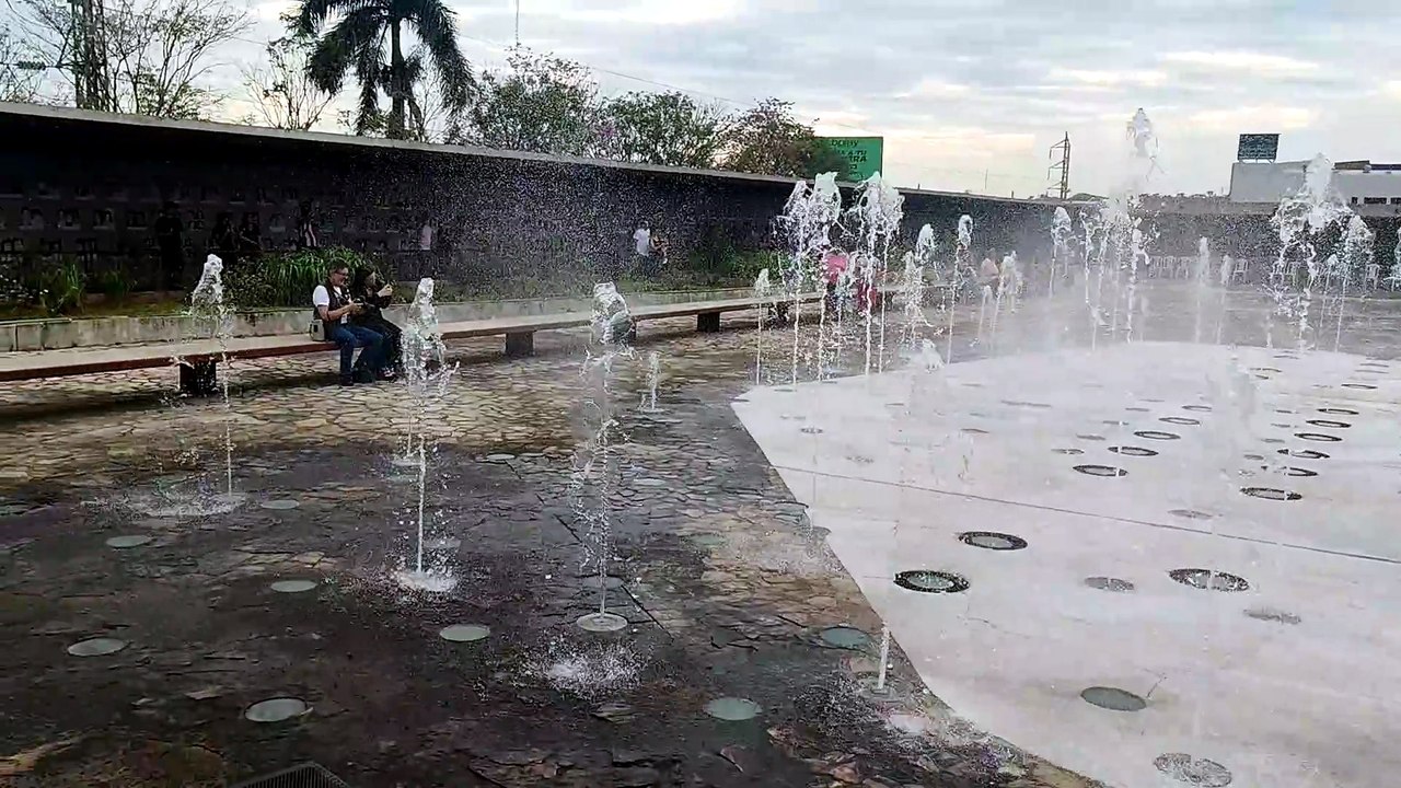 Sobrevivientes y familiares de víctimas del incendio del supermercado Ycua Bolaños conmemoraron el 22° aniversario de la tragedia.