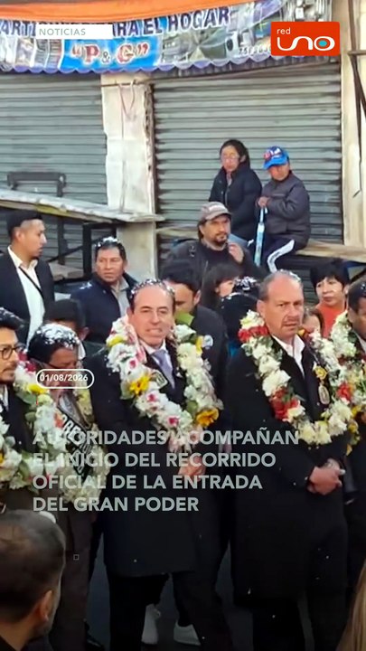 La comitiva encabezada por el ministro de Relaciones Exteriores, Fernando Aramayo, y el alcalde de La Paz, César Dockweiler, marca el inicio de la tradicional entrada folklórica del Gran Poder.