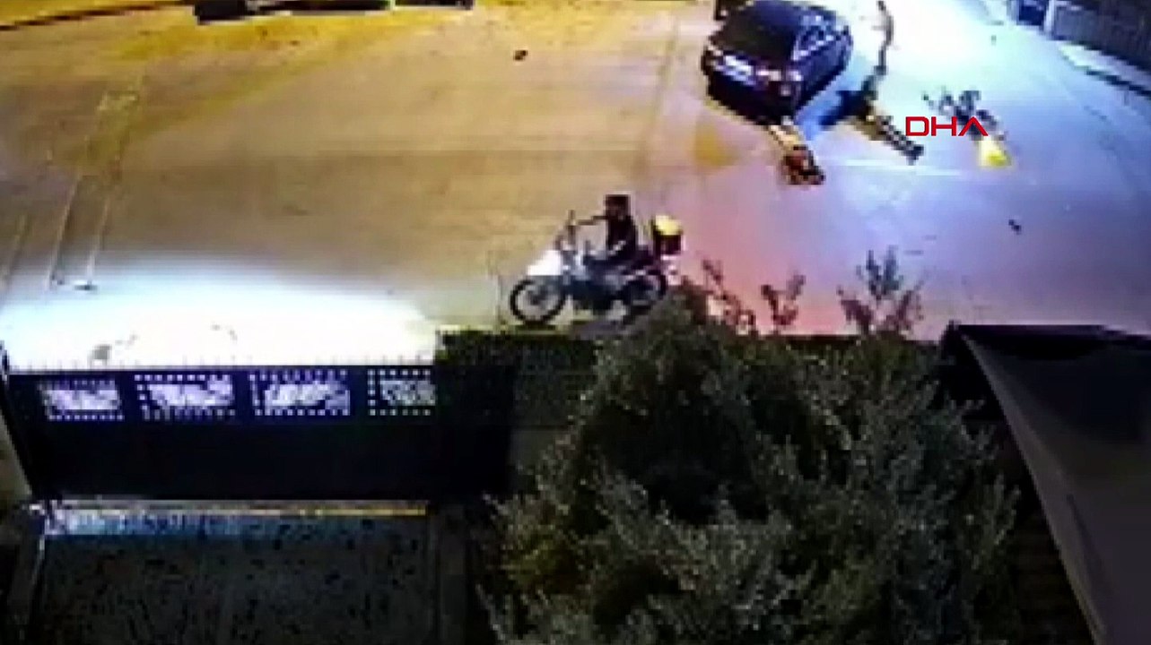 Mersin'de dehşet anları! Kaza yaptı otomobiliyle yaralıları ezerek kaçtı; o anlar kamerada