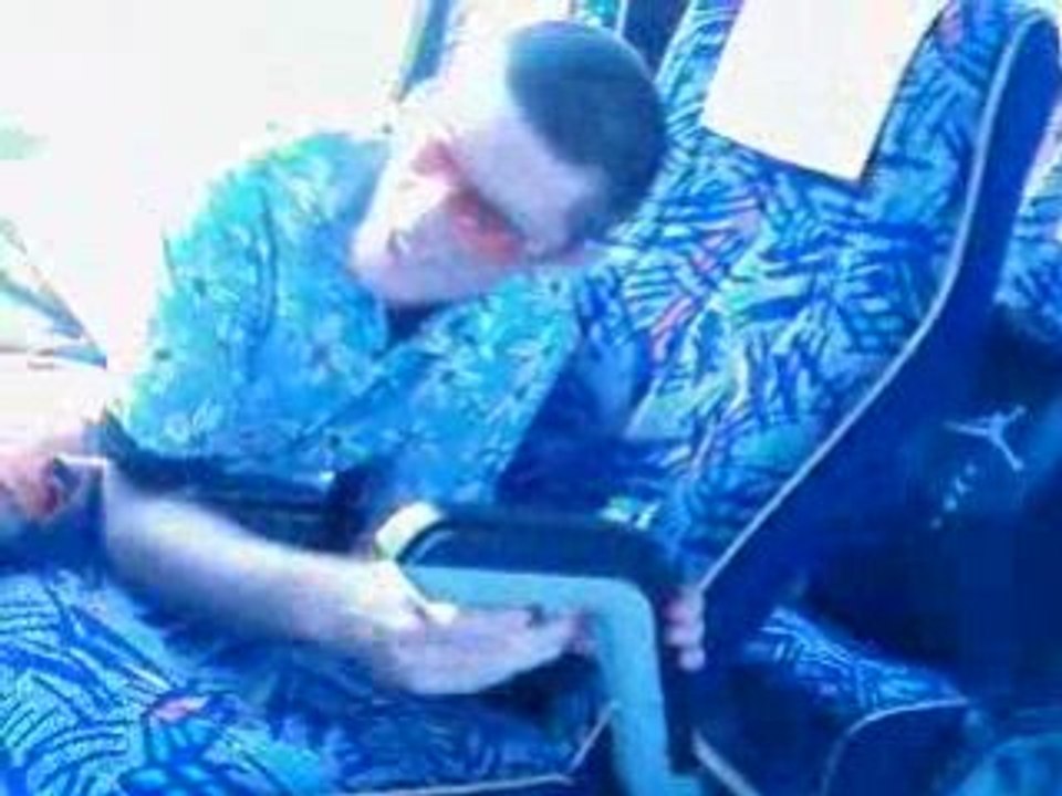 Mick dans le car