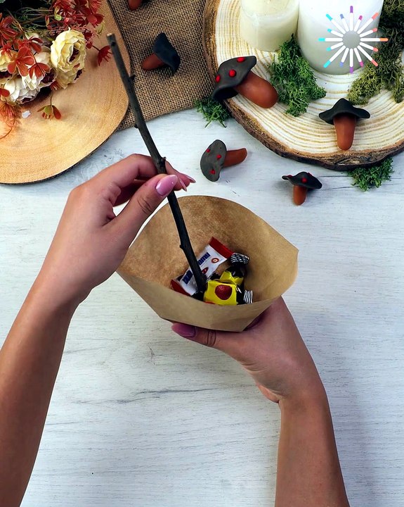 DIY trick-or-treat surprise for your little Halloween guests 👀🎃