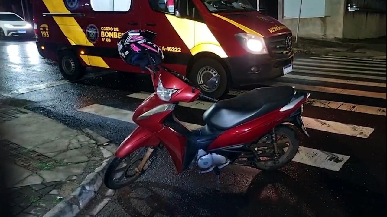 Mulheres ficam feridas após colisão na Rua Ipanema, no Periolo