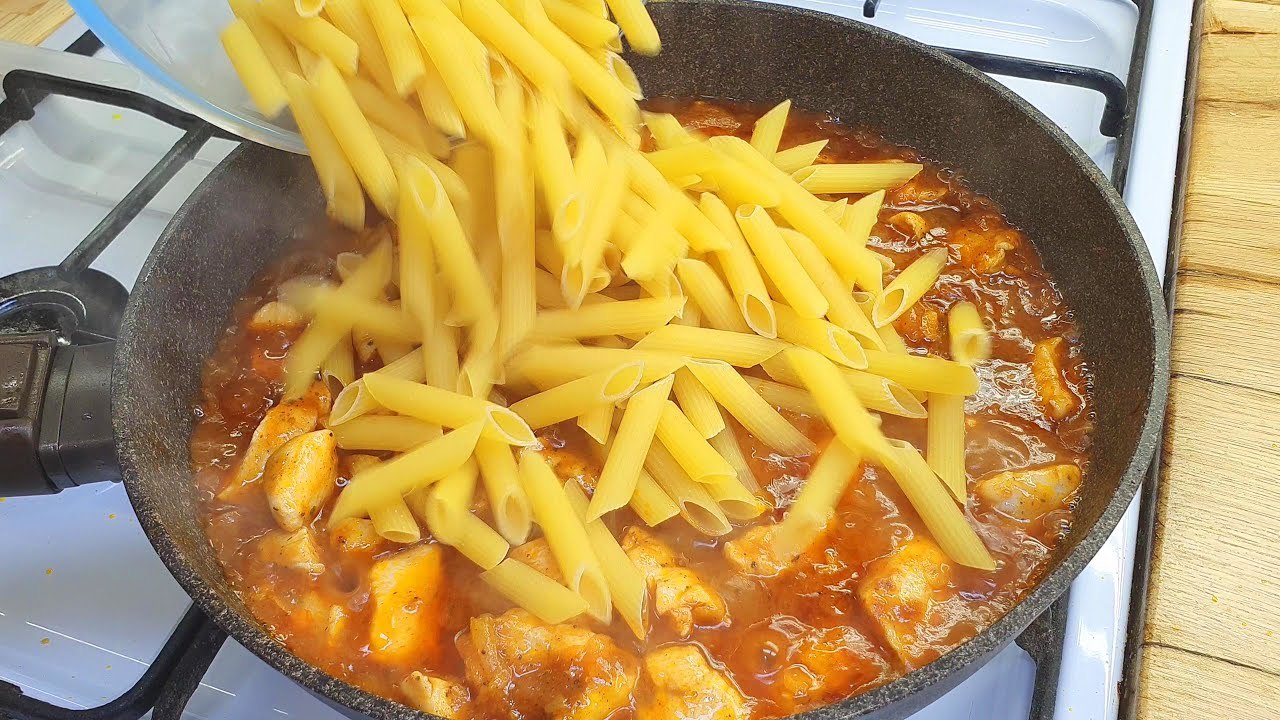 Schnelles und einfaches Rezept für Nudeln zum Abendessen, Nudeln in einer Pfanne kochen