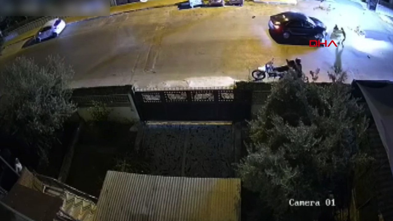 Otomobiliyle motosiklete çarptı, kaputtaki çocuğu indirip yaralıları ezerek kaçtı; o anlar kamerada