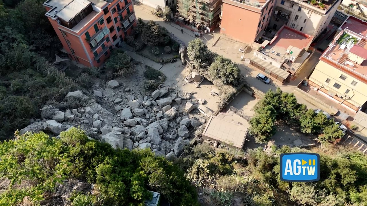 Terremoto ai Campi Flegrei, a Pozzuoli si allarga il fronte della frana: le immagini dal drone