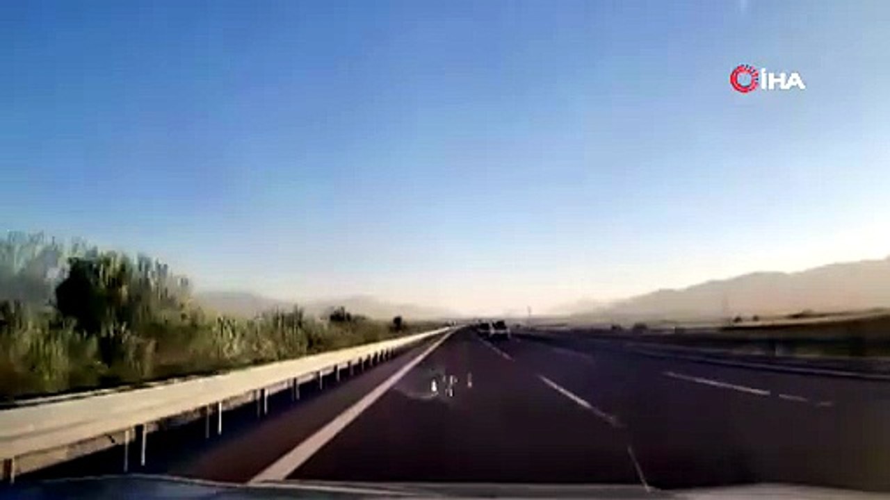Bursa'da facianın eşiğinden dönüldü! Uçan portbagaj kameraya yansıdı!
