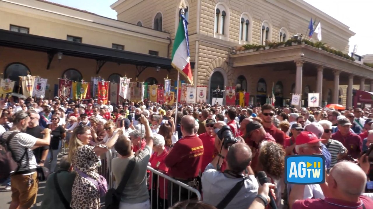 Strage di Bologna, il minuto di silenzio a e il triplice fischio del treno