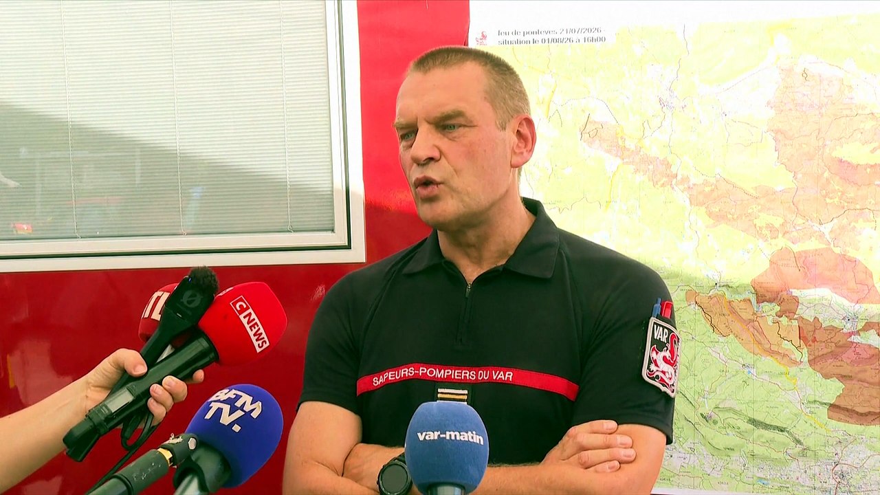 Incendie dans le Var: "Un certain nombre de points chauds sont toujours actifs", indique le commandant du centre incendie et secours départemental