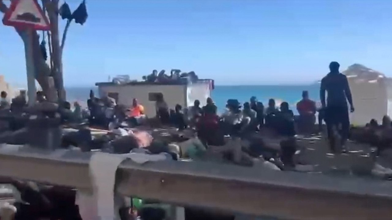 Abascal publica un vídeo desde Ceuta para desmontar la "normalidad" que vende el Gobierno: "Siguen miles y miles de invasores"