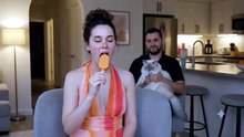 ASMR Popsicle Crunch & Relaxing Vibes (Featuring a Cute Cat!) 🍦🐱