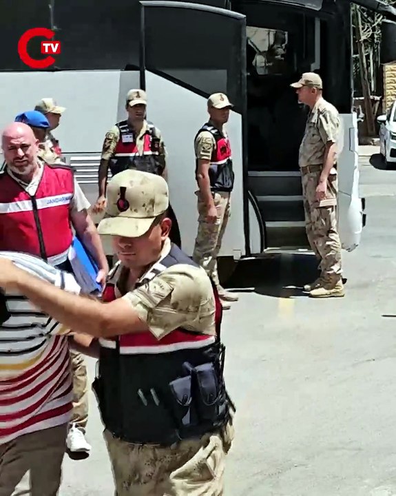 jandarma kıyafetiyle 13 kilogram altın gasbeden 9 şüpheli adliyede