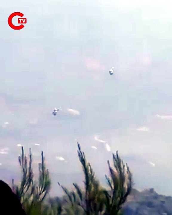 Yunanistan'da yangın söndürme operasyonundaki iki helikopter havada çarpıştı.