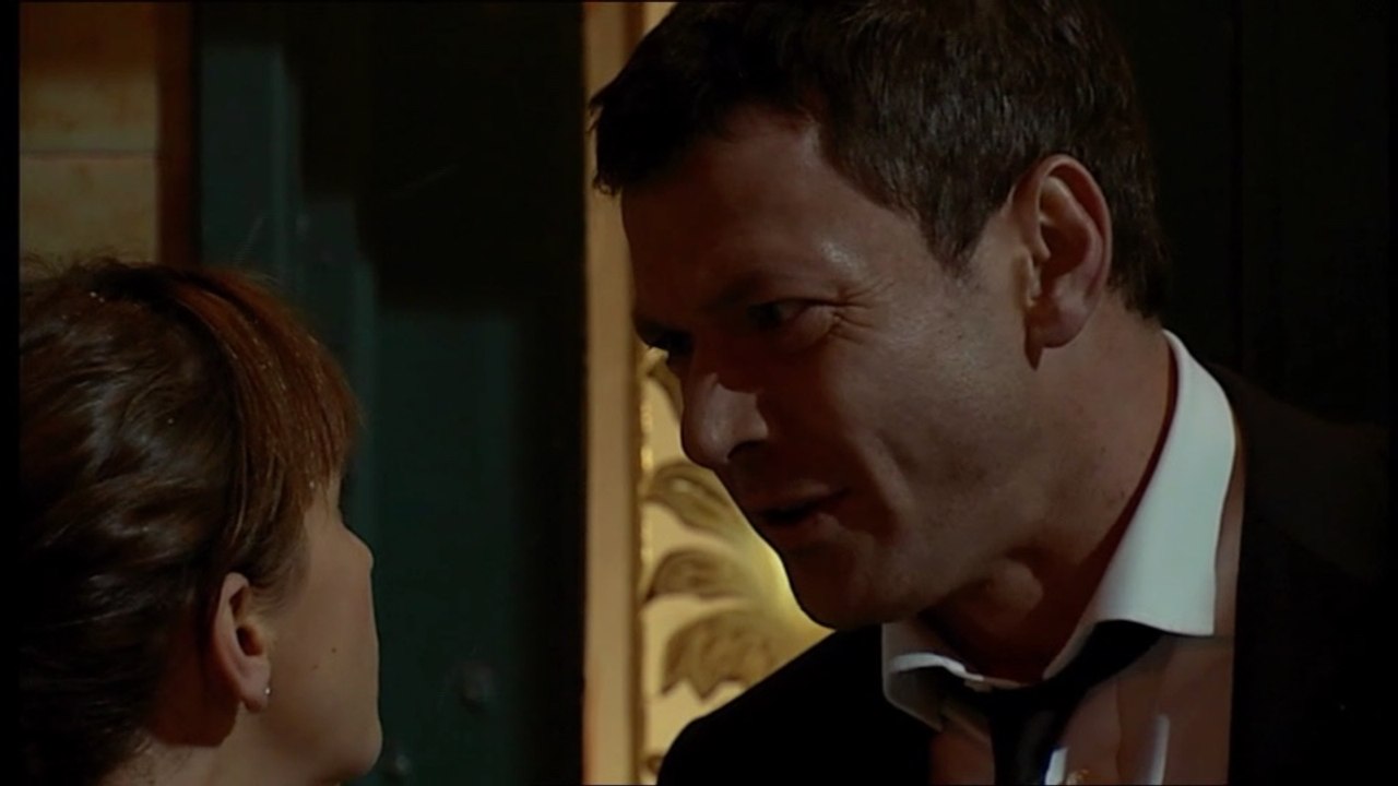 Coronation Street Maria Connor Punches Tony Gordon 25th December 2008