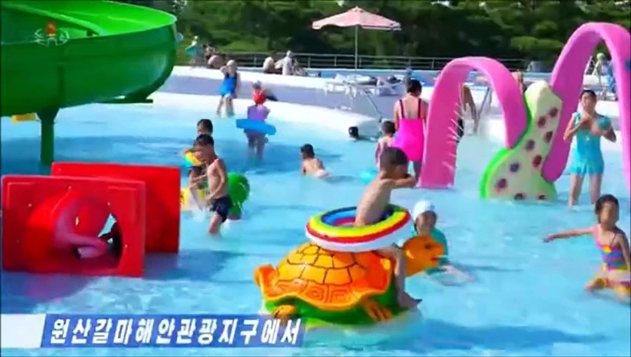 Praia e parque aquático lotados no domingo de calor
