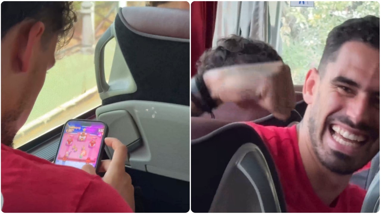 ¡El Rey de 'Clash Royale'! Los jugadores de UD Almería Miguel disputaron una partida de juego en su regreso a casa