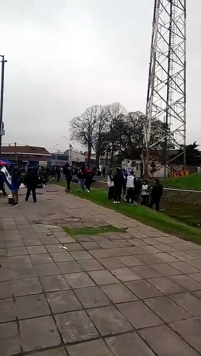 Los hinchas del lobo recibieron al plantel de Gimnasia en la cancha del tiburón de Mar del Plata