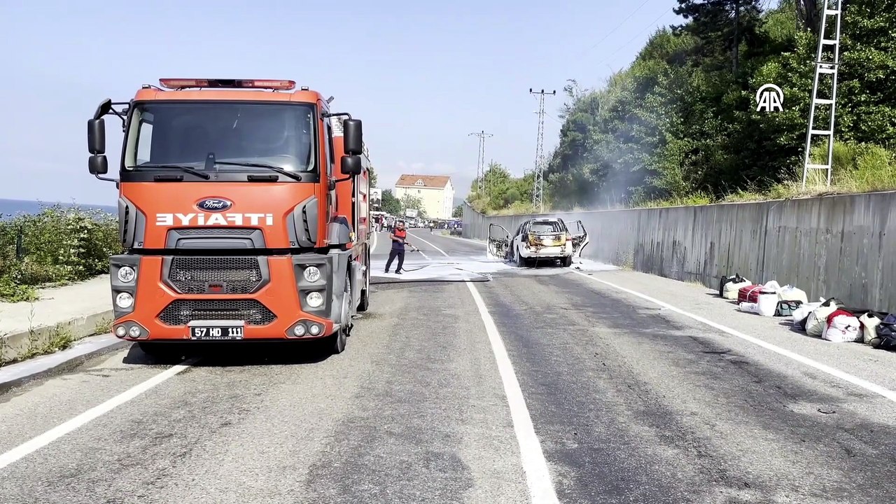 Sinop'ta araç yandı
