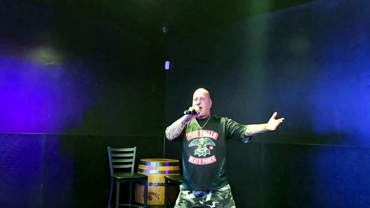 FIVE FINGER DEATH PUNCH - EVERYBODY LIES (PERFORMED LIVE AT THE WESTERNER)