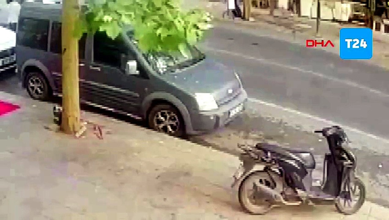 Otomobilin çarptığı yaya metrelerce savruldu; o anlar kamerada