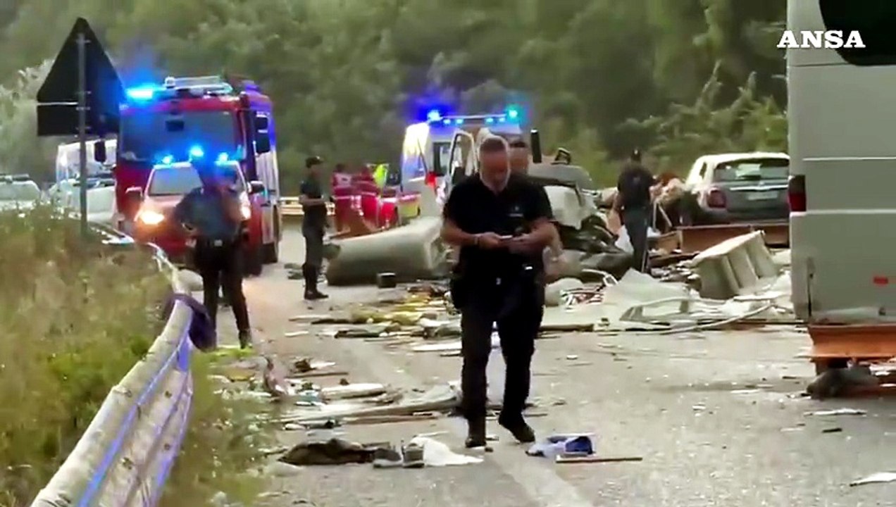 Scontro sulla Terni-Rieti, salgono a 6 le vittime, 27 feriti, 3 sono gravi