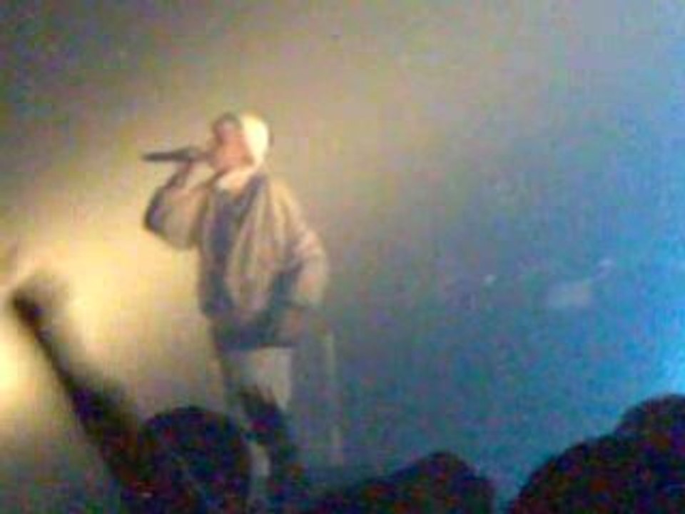 Keny Arkana- Clouée au sol- LIVE