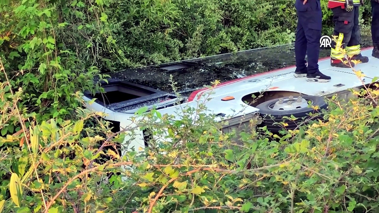 Samsun'da halk otobüsünün devrildi: 15 kişi yaralandı