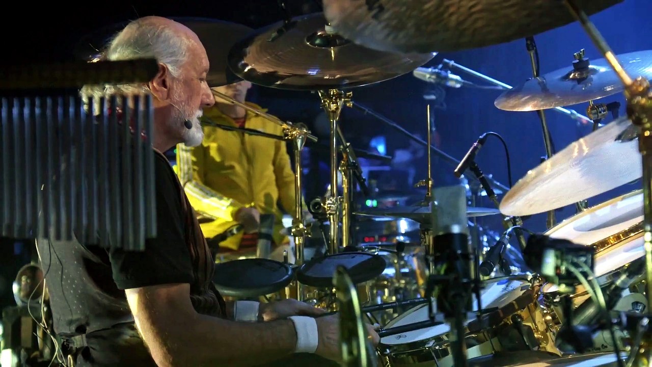 Man of the World (Fleetwood Mac song) with Neil Finn - Mick Fleetwood & Friends (live)