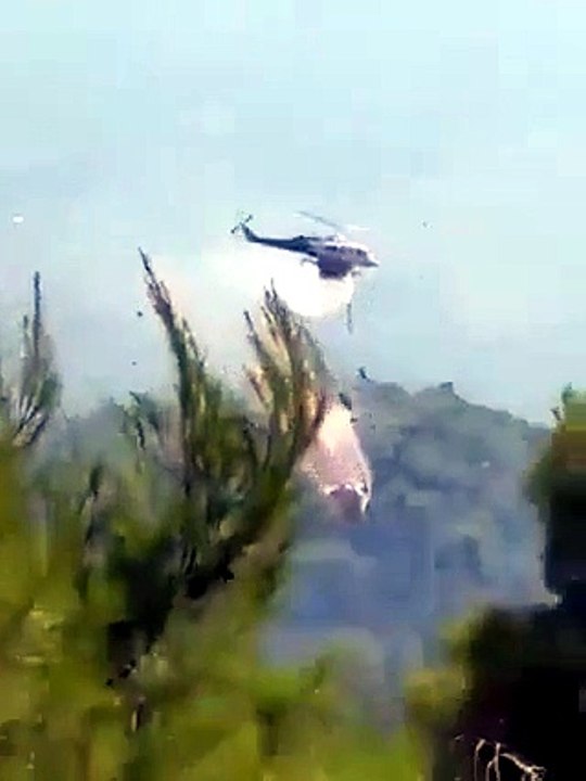 CORTO Dos helicópteros chocaron en pleno vuelo en Grecia