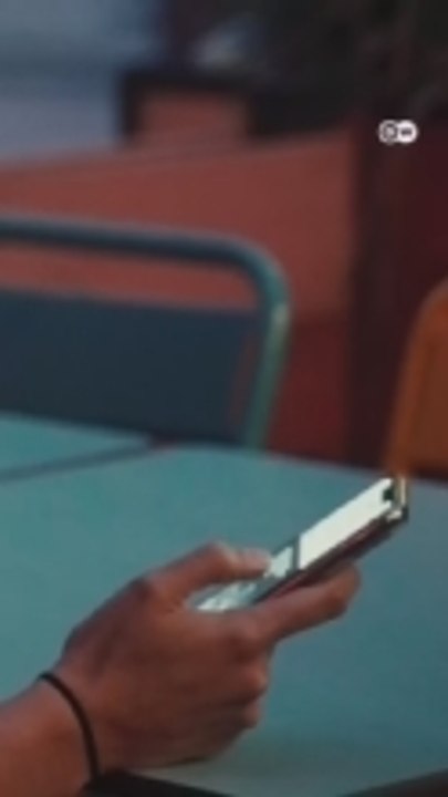 كيف تتخلص من آلام اليد الناتجة عن تصفح الهاتف المحمول؟