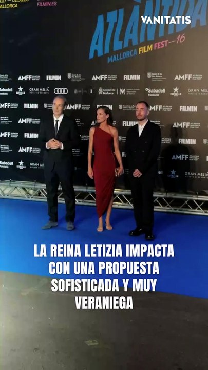 LA REINA LETIZIA IMPACTA CON UNA PROPUESTA SOFISTICADA Y MUY VERANIEGA