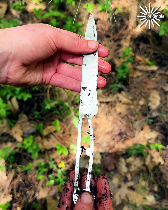 Creating a knife handle out of rope! 💯