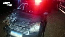 Passageiro fica ferido após carro bater na traseira de caminhonete na PR-317