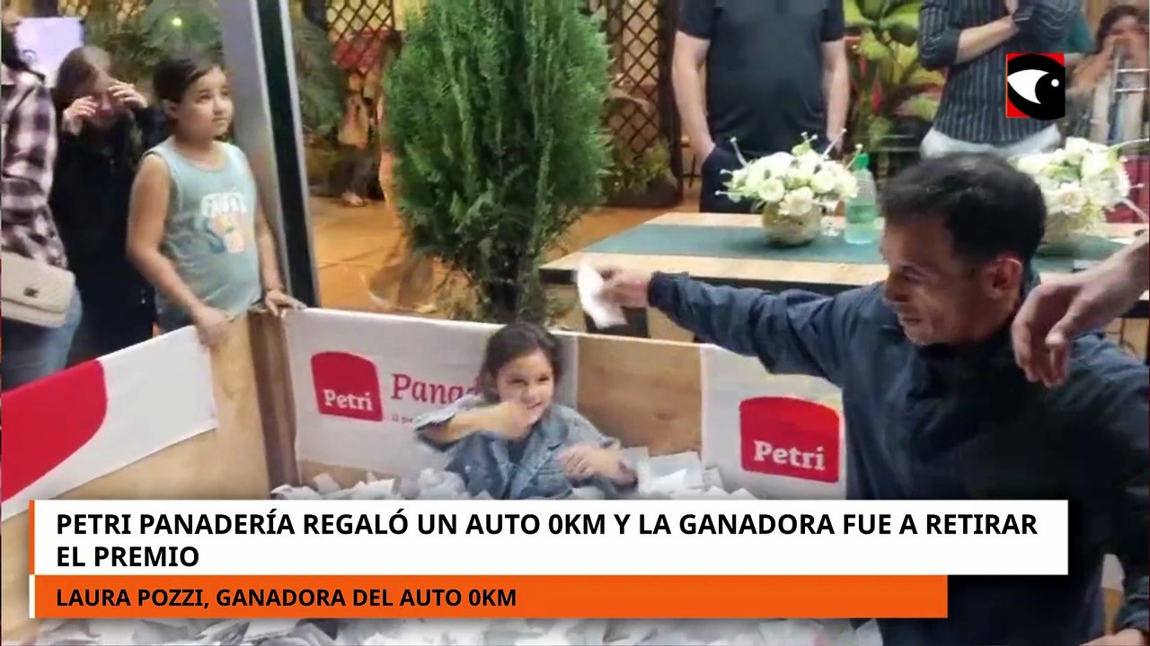 Petri Panadería regaló un auto 0KM y la ganadora fue a retirar el premio