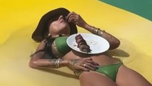 Mia Khalifa enjoys boat trip and eats barbecue while floating in the sea