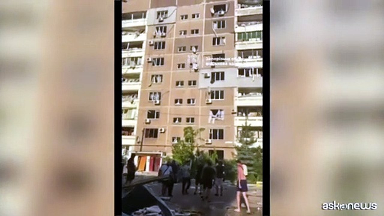Attacco russo con bombe plananti, due morti a Zaporizhia