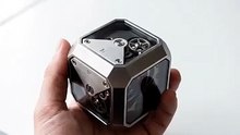 Silver_cube_transforms_into_gorilla