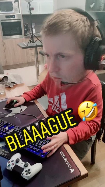 P’tit délire quand Mr joue 🤣🤫 #gamer #delire #grossetete #couple #lov...