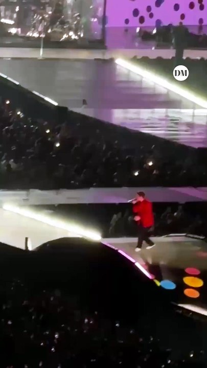 Sufre Harry Styles inesperado resbalón durante su concierto en el Estadio GNP de la CDMX