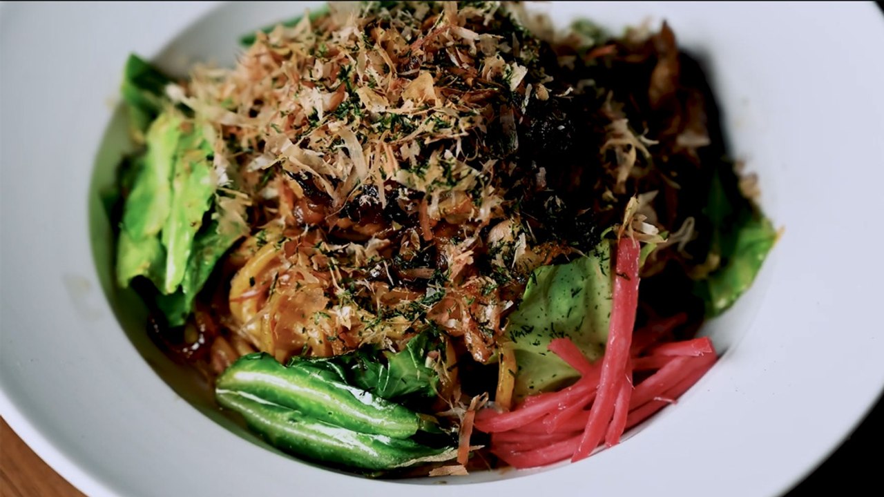 How Does Yakisoba Taste So Savory? 🍜
