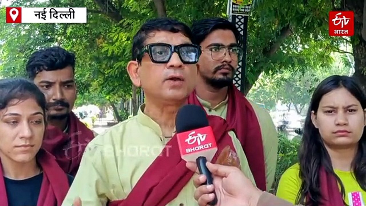 5 इंसान, 2 डॉग्स और 80 किलोमीटर की पदयात्रा, पशु कल्याण के लिए अनोखी मुहिम