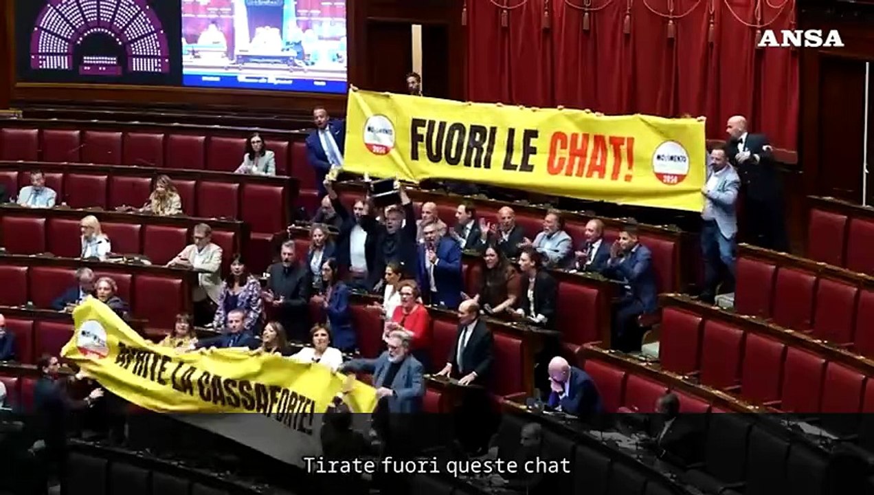Delmastro, protesta del M5s in Aula: "Aprite la cassaforte, fuori le chat"