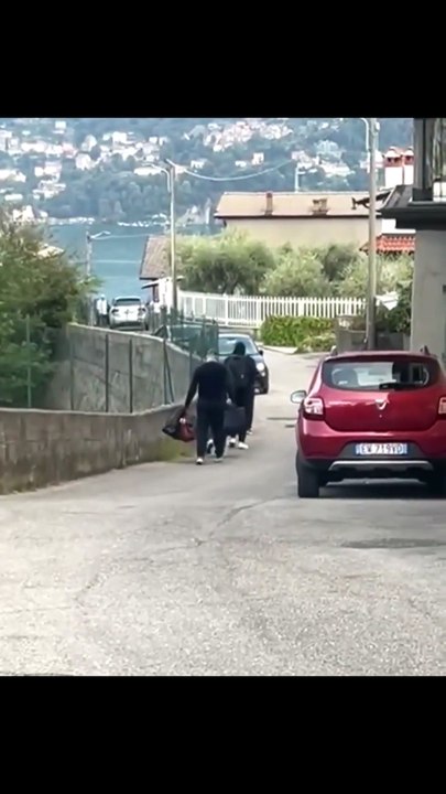 Furto in casa di Caqueret: i ladri scappano con borse e orologi di lusso