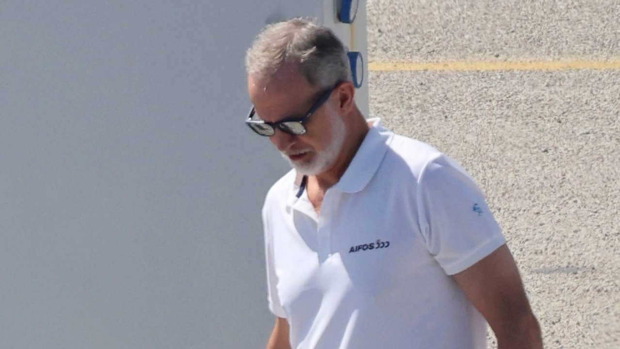 Felipe VI se pone al timón del 'Hispania' y deja atrás diez días marcados por la crisis de Ceuta