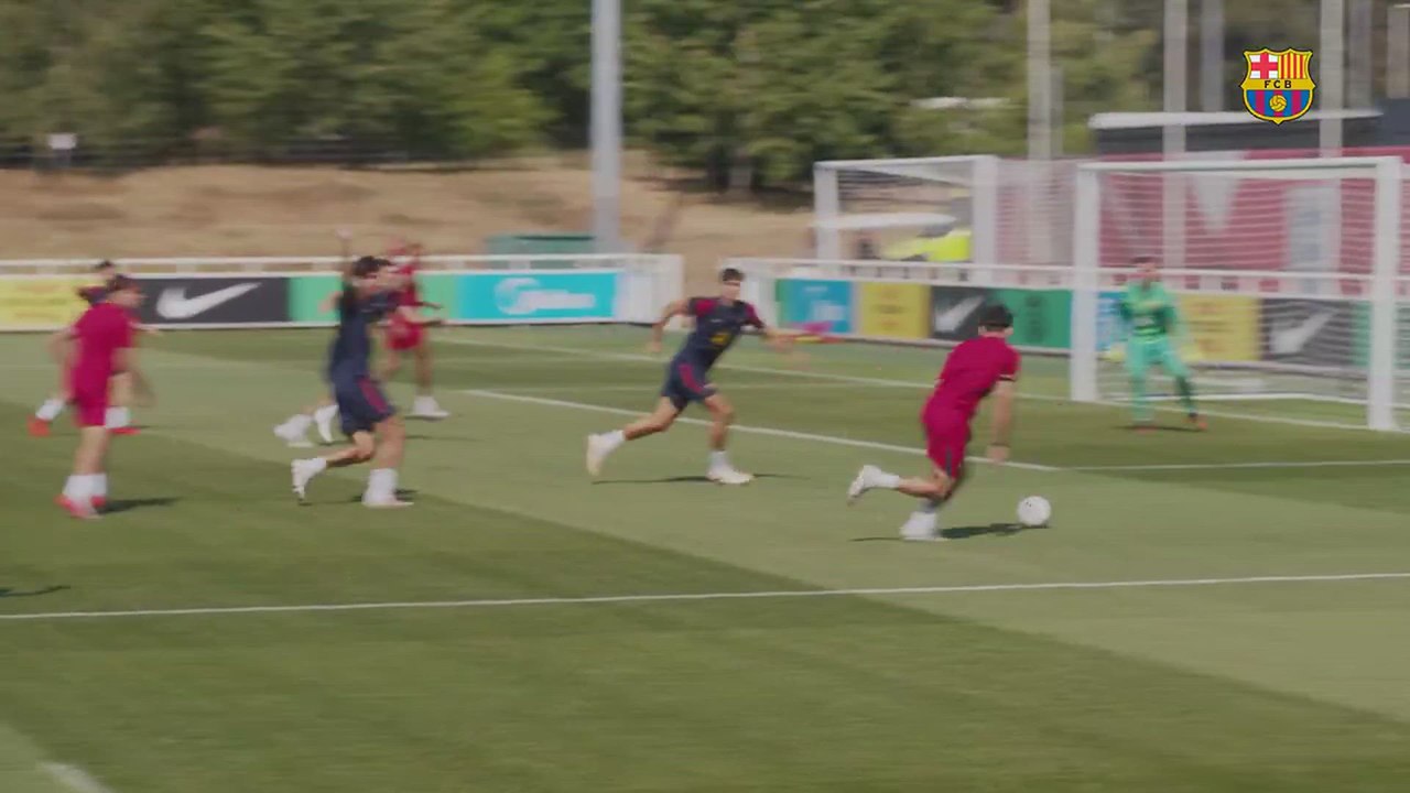 Entrenamiento del Barcelona para cerrar el stage en St. George's Park.