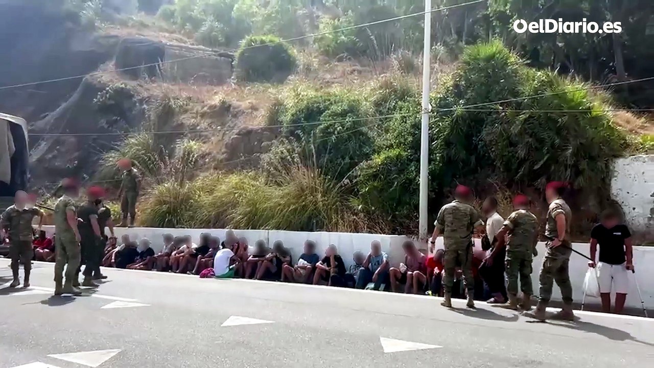Una ONG ceutí denuncia la presión de militares a migrantes para llevarlos en camiones a la frontera: “No son retornos voluntarios"